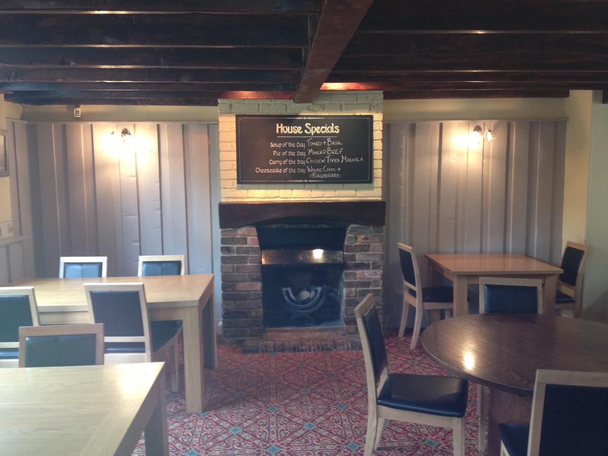 Sir Douglas Haig Inn Effingham Extérieur photo