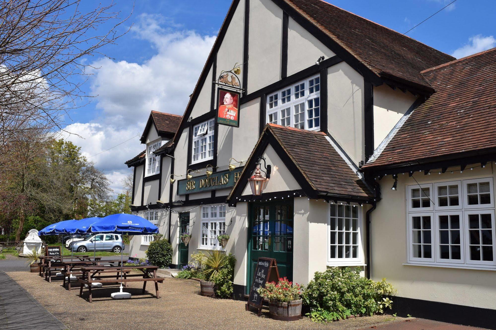 Sir Douglas Haig Inn Effingham Extérieur photo