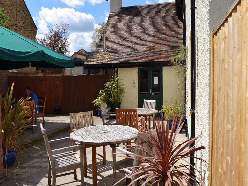 Sir Douglas Haig Inn Effingham Extérieur photo